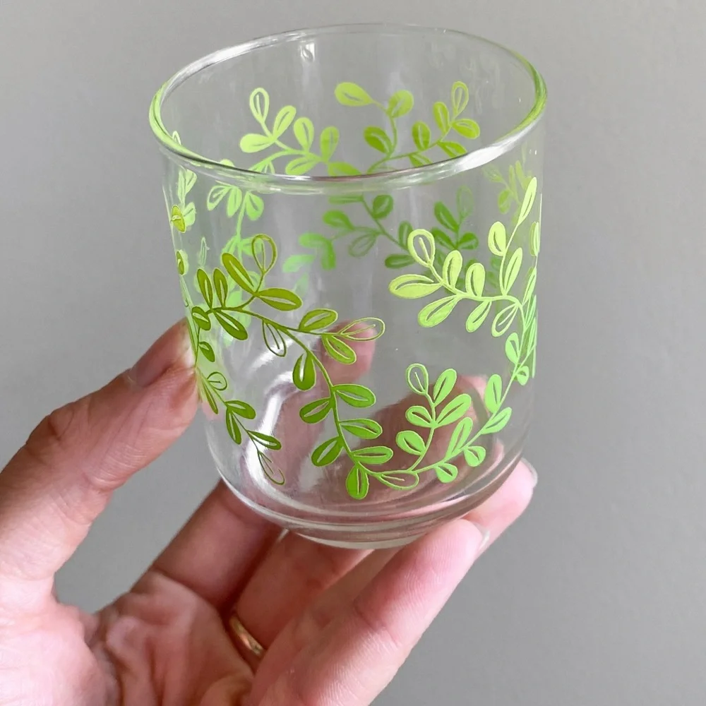 Vintage Leaf Pattern Juice Glasses Retro Drinkware Collectible
